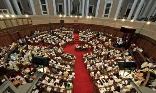 ബംഗാളിൽ പുതിയ ഗുണ്ടാ ബിൽ പാസാക്കി ബംഗാളിൽ പുതിയ ഗുണ്ടാ ബിൽ പാസാക്കി