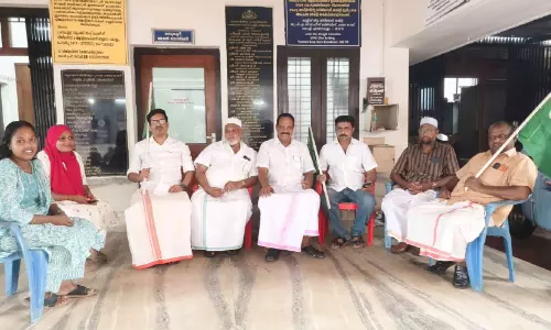 തൃക്കോവിൽവട്ടം ഗ്രാമപഞ്ചായത്ത് ഓഫിസ് ഉപരോധിച്ച് മുസ്ലീം ലീഗ് അംഗങ്ങൾ