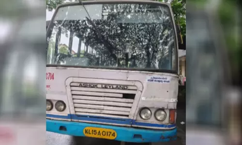 പ്രിയദർശിനി ബസിൽ തർക്കവും വാക്കേറ്റവും ഒടുവിൽ പൊലീസ് സ്റ്റേഷനിലും