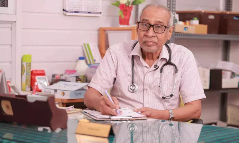 ഇന്ന് ദേശീയ ഡോക്ടേഴ്സ് ദിനം: ചൂട്ടുവെട്ടത്തിൽ വന്ന ദൈവതുല്യൻ; എടക്കഴിയൂരിന്റെ സ്വന്തം അസീസ് ഡോക്ടർ ഇന്ന് ദേശീയ ഡോക്ടേഴ്സ് ദിനം: ചൂട്ടുവെട്ടത്തിൽ വന്ന ദൈവതുല്യൻ; എടക്കഴിയൂരിന്റെ സ്വന്തം അസീസ് ഡോക്ടർ