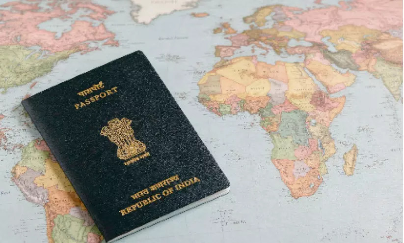 പാസ്പോർട്ട്, കോൺസുലർ സേവന ഫീസ് വർധന; പുതിയ നിരക്കുകൾ ഇന്ന് മുതൽ, പ്രവാസികൾക്ക് കനത്ത തിരിച്ചടി പാസ്പോർട്ട്, കോൺസുലർ സേവന ഫീസ് വർധന; പുതിയ നിരക്കുകൾ ഇന്ന് മുതൽ, പ്രവാസികൾക്ക് കനത്ത തിരിച്ചടി