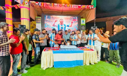 ലയണൽ മെസ്സിയുടെ പിറന്നാൾ ആഘോഷിച്ച് റിയാദിലെ അർജന്റീന ആരാധകർ ലയണൽ മെസ്സിയുടെ പിറന്നാൾ ആഘോഷിച്ച് റിയാദിലെ അർജന്റീന ആരാധകർ