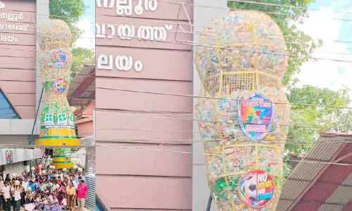 കൗതുക കാഴ്ച ഒരുക്കി ലോകകപ്പ് മാതൃക കൗതുക കാഴ്ച ഒരുക്കി ലോകകപ്പ് മാതൃക