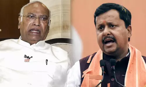 ആയത്തുല്ല അലി ഖാംനഈയുടെ സംസ്കാരച്ചടങ്ങിലേക്ക് ബി.ജെ.പി, കോൺഗ്രസ് അധ്യക്ഷന്മാരെ ക്ഷണിച്ച് ഇറാൻ ആയത്തുല്ല അലി ഖാംനഈയുടെ സംസ്കാരച്ചടങ്ങിലേക്ക് ബി.ജെ.പി, കോൺഗ്രസ് അധ്യക്ഷന്മാരെ ക്ഷണിച്ച് ഇറാൻ