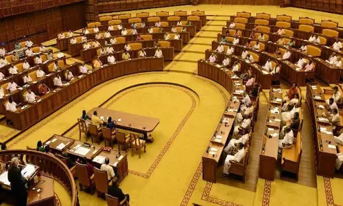തദ്ദേശസ്ഥാപനങ്ങളുടെ പ്രതിസന്ധി: പ്രതിപക്ഷം ഇറങ്ങിപ്പോയി തദ്ദേശസ്ഥാപനങ്ങളുടെ പ്രതിസന്ധി: പ്രതിപക്ഷം ഇറങ്ങിപ്പോയി