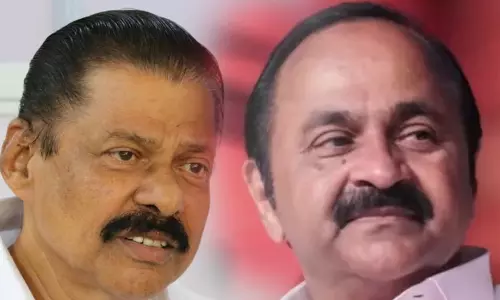 മദ്യത്തിലെ വീര്യം: എം.വി. ഗോവിന്ദന്റെ കുറിപ്പ് വായിച്ച് മുഖ്യമന്ത്രിയുടെ മറുപടി മദ്യത്തിലെ വീര്യം: എം.വി. ഗോവിന്ദന്റെ കുറിപ്പ് വായിച്ച് മുഖ്യമന്ത്രിയുടെ മറുപടി