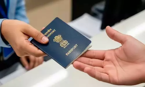 യു.എ.ഇയിലെ ഇന്ത്യൻ പാസ്പോർട്ട് സേവനം നിയമക്കുരുക്കിൽ; ഇന്നുമുതൽ അപേക്ഷകൾ എംബസിയും കോൺസുലേറ്റും നേരിട്ട് സ്വീകരിക്കും