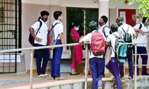 പ്ല​സ് വ​ൺ:ഇ​ഷ്ടവി​ഷ​യ​വും സ്കൂ​ളും   ല​ഭി​ക്കാ​തെ വി​ദ്യാ​ർ​ഥി​ക​ൾ