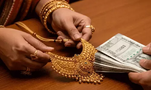 വില ഇനിയും കുറയുമെന്ന് ഭീതി; പഴയ സ്വർണാഭരണങ്ങൾ വിറ്റഴിച്ച് ഇന്ത്യക്കാർ