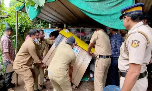 ഓ​പ​റേ​ഷ​ൻ തൂ​ഫാ​ൻ:   ന​ട​പ​ടി ക​ടു​പ്പി​ച്ച് അ​ധി​കൃ​ത​ർ