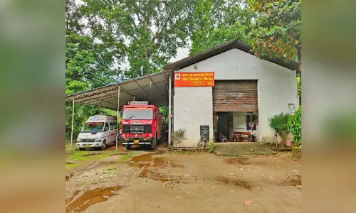 പാ​ഴ്മ​ര​ങ്ങ​ൾ വാ​ങ്ങാ​നാ​ളി​ല്ല മൂ​ല​മ​റ്റം അ​ഗ്നി​ര​ക്ഷ നി​ല​യം നി​ർ​മാ​ണം അ​നി​ശ്ചി​ത​ത്വ​ത്തി​ൽ