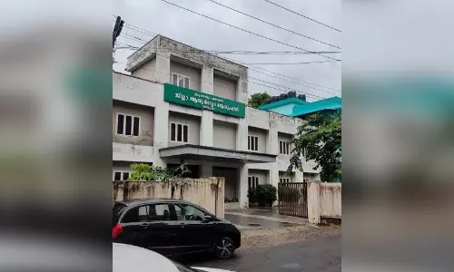 ജി​ല്ല മെ​ഡി​ക്ക​ൽ ഓ​ഫി​സ്  വ്യാ​ജ ആ​രോ​പ​ണ​ങ്ങ​ൾ   പ്ര​ച​രി​പ്പി​ക്കു​ന്നെ​ന്ന് ജീ​വ​ന​ക്കാ​ർ