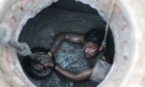 വിഷപ്പുക തുപ്പുന്ന മാൻഹോളുകൾ: അഞ്ച് മാസത്തിനിടെ പൊലിഞ്ഞത് 55 ജീവൻ; നിരോധിച്ചിട്ടും ഇന്ത്യയിൽ തുടരുന്ന തോട്ടിപ്പണി ദുരന്തങ്ങൾ