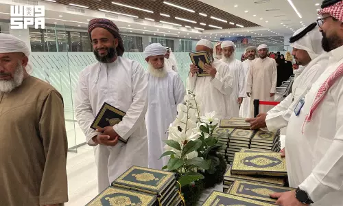 ഹജ്ജ് തീർഥാടകർക്ക് സൽമാൻ രാജാവിെൻറ സമ്മാനം; 19 ലക്ഷം ഖുർആൻ പ്രതികൾ വിതരണം ചെയ്തു ഹജ്ജ് തീർഥാടകർക്ക് സൽമാൻ രാജാവിെൻറ സമ്മാനം; 19 ലക്ഷം ഖുർആൻ പ്രതികൾ വിതരണം ചെയ്തു