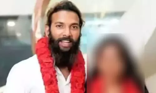 കുംഭമേള വൈറൽ താരത്തിന്റെ വിവാഹം കോടതിയെ സമീപിക്കാൻ രണ്ടാഴ്ച സമയം തേടിയ ഉപഹരജി തള്ളി
