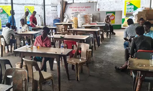 തമിഴ്നാട്ടിൽ ബാറുകൾക്കും പൂട്ടിട്ട് വിജയ് സർക്കാർ