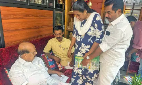 ശസ്ത്രക്രിയക്കിടെ വയറ്റിൽ കത്രിക കുടുങ്ങിയ സംഭവം; നഷ്ടപരിഹാരം ആവശ്യപ്പെട്ട് ജി. സുധാകരൻ എം.എൽ.എക്ക് നിവേദനം ശസ്ത്രക്രിയക്കിടെ വയറ്റിൽ കത്രിക കുടുങ്ങിയ സംഭവം; നഷ്ടപരിഹാരം ആവശ്യപ്പെട്ട് ജി. സുധാകരൻ എം.എൽ.എക്ക് നിവേദനം