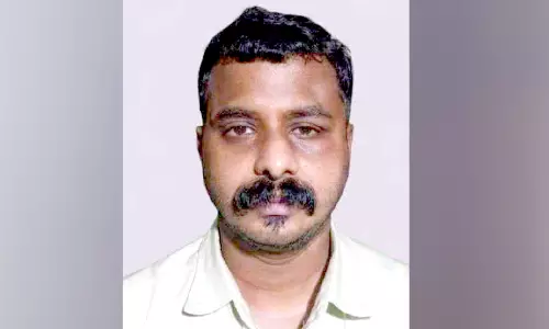 വായ്പാ സ്വർണം എടുക്കാൻ പണം വാങ്ങി, പകരം മുക്കുപണ്ടം നൽകി തട്ടിപ്പ്: യുവാവ് പിടിയിൽ വായ്പാ സ്വർണം എടുക്കാൻ പണം വാങ്ങി, പകരം മുക്കുപണ്ടം നൽകി തട്ടിപ്പ്: യുവാവ് പിടിയിൽ