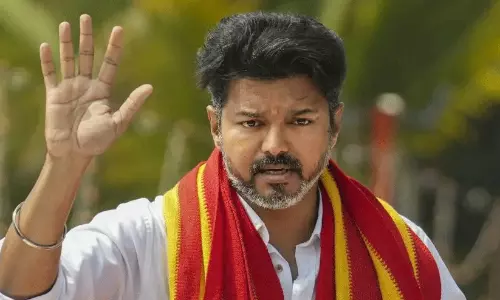 കരൂർ ദുരന്തം: മരിച്ചവരുടെ കുടുംബാംഗങ്ങൾക്ക് സർക്കാർ ജോലി പ്രഖ്യാപിച്ച് മുഖ്യമന്ത്രി വിജയ്