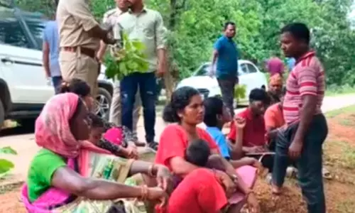 ഗ്രാമ സഭയുടെ വിധി; മതം മാറിയ കുടുംബത്തിന് തിരിച്ചെത്തണമെങ്കിൽ ‘പഴയ വിശ്വാസം’ വേണം!, ഒടുവിൽ സംഭവിച്ചത്... ഗ്രാമ സഭയുടെ വിധി; മതം മാറിയ കുടുംബത്തിന് തിരിച്ചെത്തണമെങ്കിൽ ‘പഴയ വിശ്വാസം’ വേണം!, ഒടുവിൽ സംഭവിച്ചത്...