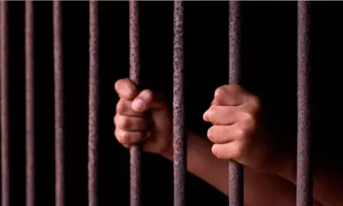 താമസ വിലാസം മാറ്റാൻ വ്യാജരേഖ: ഉദ്യോഗസ്ഥനും പ്രവാസികൾക്കും തടവ്