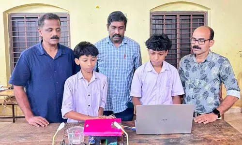 വിസ്മയ കണ്ടുപിടിത്തങ്ങളുമായി കുട്ടി ശാസ്ത്രജ്ഞരായ റയാനും ഹെമനും വിസ്മയ കണ്ടുപിടിത്തങ്ങളുമായി കുട്ടി ശാസ്ത്രജ്ഞരായ റയാനും ഹെമനും
