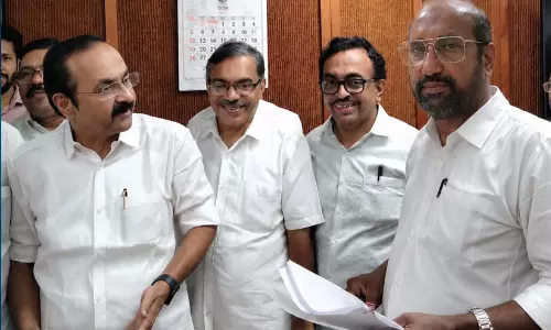 പ്രവാസി പ്രശ്നങ്ങളിൽ അടിയന്തര പരിഹാരം വേണം: മുഖ്യമന്ത്രിക്ക് നിവേദനം നൽകി പ്രവാസി വെൽഫെയർ ഫോറം പ്രവാസി പ്രശ്നങ്ങളിൽ അടിയന്തര പരിഹാരം വേണം: മുഖ്യമന്ത്രിക്ക് നിവേദനം നൽകി പ്രവാസി വെൽഫെയർ ഫോറം