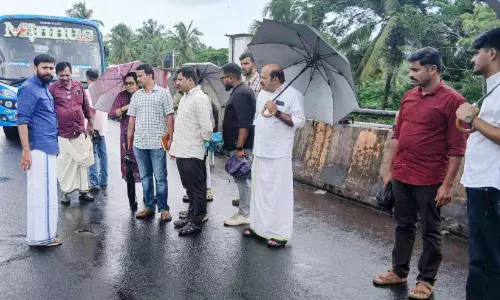 താവം റെയിൽവേ മേൽപ്പാലം; എൻ.ഐ.ടി വിദഗ്ധ സംഘം പരിശോധന നടത്തി
