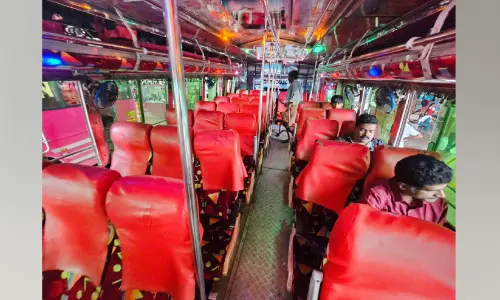 ഓട്ടം നിർത്തേണ്ടിവരും; നഷ്ടക്കയത്തിൽ സ്വകാര്യ ബസുകൾ