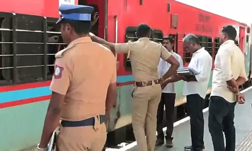 തമിഴ്നാട്ടിൽ 50 ബംഗ്ലാദേശ് പൗരന്മാരെ നാടുകടത്താൻ പശ്ചിമ ബംഗാളിലേക്ക് മാറ്റി തമിഴ്നാട്ടിൽ 50 ബംഗ്ലാദേശ് പൗരന്മാരെ നാടുകടത്താൻ പശ്ചിമ ബംഗാളിലേക്ക് മാറ്റി