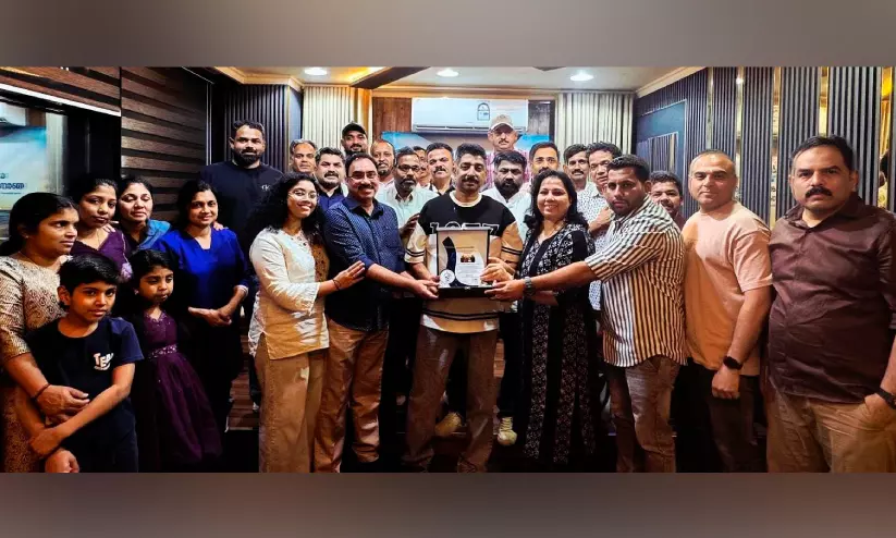 ശിവകുമാറിനും കുടുംബത്തിനും കോഴിക്കോട് ജില്ല അസോസിയേഷൻ യാത്രയയപ്പ് ശിവകുമാറിനും കുടുംബത്തിനും കോഴിക്കോട് ജില്ല അസോസിയേഷൻ യാത്രയയപ്പ്