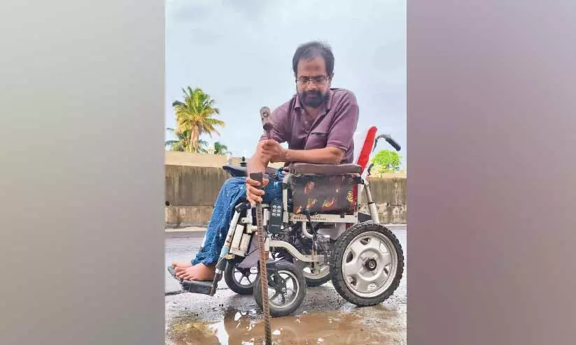 തടസ്സങ്ങൾ നിറഞ്ഞ വഴിയിലൂടെ തളരാത്ത മനസ്സുമായി സാദിഖ് തടസ്സങ്ങൾ നിറഞ്ഞ വഴിയിലൂടെ തളരാത്ത മനസ്സുമായി സാദിഖ്