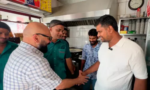 അഞ്ചിന് പകരം ആയിരം ദിർഹം​; പൊലീസ് സഹായത്തോടെ   ഉടമയെ തിരിച്ചേൽപ്പിച്ച്   മലയാളി കഫറ്റീരിയ ജീവനക്കാർ