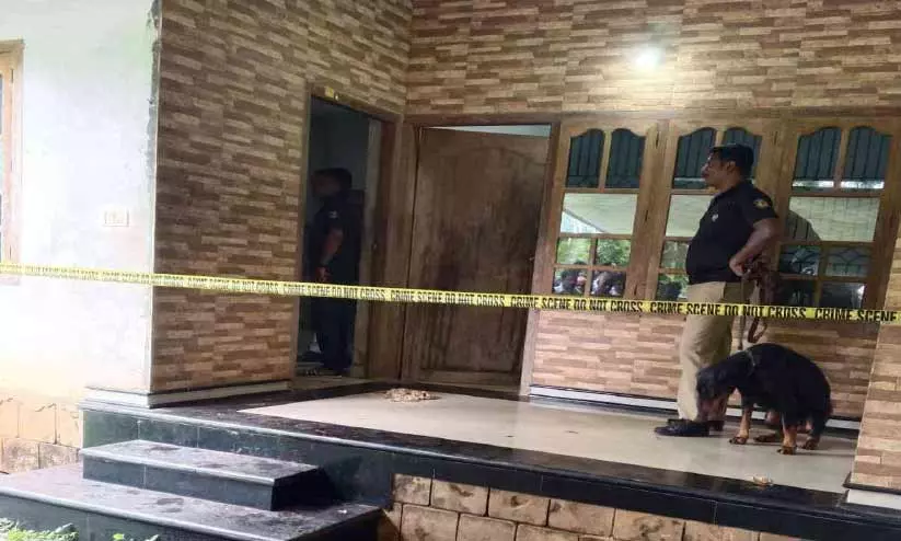 കത്തിയെടുത്ത് സ്വന്തം അനിയന്റെ നെഞ്ചിൽ കുത്തി; മദ്യത്തിന്റെ ലഹരിയിൽ പൊലിഞ്ഞത് ഒരു ജീവൻ, ഞെട്ടൽ മാറാതെ നാട്ടുകാർ കത്തിയെടുത്ത് സ്വന്തം അനിയന്റെ നെഞ്ചിൽ കുത്തി; മദ്യത്തിന്റെ ലഹരിയിൽ പൊലിഞ്ഞത് ഒരു ജീവൻ, ഞെട്ടൽ മാറാതെ നാട്ടുകാർ