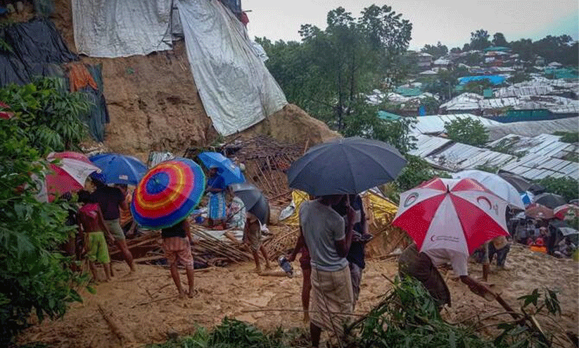 ബംഗ്ലാദേശിലെ റോഹിങ്ക്യൻ അഭയാർഥി ക്യാമ്പുകളിൽ മണ്ണിടിച്ചിൽ; എട്ട് പേർ മരിച്ചു, ആയിരത്തിലേറെ പേരെ സുരക്ഷിത കേന്ദ്രങ്ങളിലേക്ക് മാറ്റി ബംഗ്ലാദേശിലെ റോഹിങ്ക്യൻ അഭയാർഥി ക്യാമ്പുകളിൽ മണ്ണിടിച്ചിൽ; എട്ട് പേർ മരിച്ചു, ആയിരത്തിലേറെ പേരെ സുരക്ഷിത കേന്ദ്രങ്ങളിലേക്ക് മാറ്റി