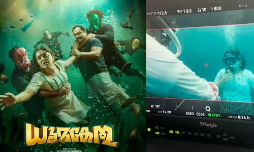 നായിക കുളത്തിലേക്ക് ചാടുമ്പോൾ കാമറയും കൂടെ ചാടട്ടെ! വൈറലായി ധൂമകേതു ടീമിന്‍റെ അണ്ടർ വാട്ടർ ബി.ടി.എസ്