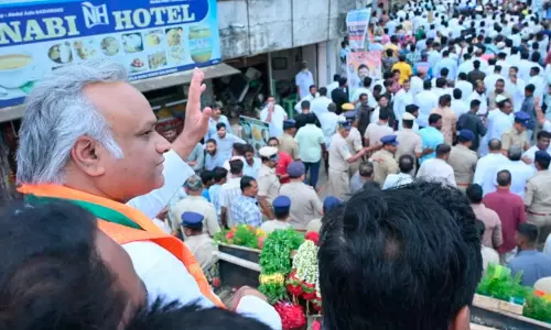 ‘പ്രിയങ്ക് ഖാർഗെ ഭാവി മുഖ്യമന്ത്രി’; ജന്മനാട്ടിൽ വൻ വരവേൽപ്പ്