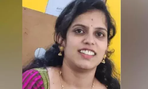 തെരഞ്ഞെടുപ്പ് ഡ്യൂട്ടിക്കിടെ അപകടമരണം; എസ്.ഐ.ആർ സൂപ്പർവൈസറുടെ കുടുംബത്തിന് കോടി ഇൻഷുറൻസും ജോലിയും തെരഞ്ഞെടുപ്പ് ഡ്യൂട്ടിക്കിടെ അപകടമരണം; എസ്.ഐ.ആർ സൂപ്പർവൈസറുടെ കുടുംബത്തിന് കോടി ഇൻഷുറൻസും ജോലിയും