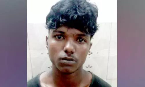 മക്കൾക്ക് വിഷം നൽകി ആത്മഹത്യക്ക് ശ്രമിച്ച പ്രതി കസ്റ്റഡിയിൽ നിന്ന് രക്ഷപ്പെട്ടു; മുങ്ങിയത് തൃശൂർ മെഡിക്കൽ കോളജിൽ ചികിത്സയിലിരിക്കെ മക്കൾക്ക് വിഷം നൽകി ആത്മഹത്യക്ക് ശ്രമിച്ച പ്രതി കസ്റ്റഡിയിൽ നിന്ന് രക്ഷപ്പെട്ടു; മുങ്ങിയത് തൃശൂർ മെഡിക്കൽ കോളജിൽ ചികിത്സയിലിരിക്കെ