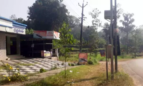വഴിയോര വിശ്രമകേന്ദ്രം അടഞ്ഞുതന്നെ