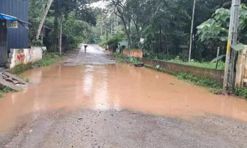 കീഴാറൂർ നെട്ടണി അരുവിക്കര റോഡ് വെള്ളക്കെട്ടില്; ആര്യങ്കോട് മരുതംകോട് ഭാഗത്താണ് രൂക്ഷമായ വെള്ളക്കെട്ട് കീഴാറൂർ നെട്ടണി അരുവിക്കര റോഡ് വെള്ളക്കെട്ടില്; ആര്യങ്കോട് മരുതംകോട് ഭാഗത്താണ് രൂക്ഷമായ വെള്ളക്കെട്ട്