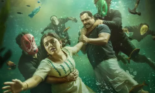 വെള്ളത്തിനടിയിലെ ആക്ഷൻ; ധൂമകേതു ഫസ്റ്റ് ലുക്ക് പോസ്റ്റർ പുറത്ത് വെള്ളത്തിനടിയിലെ ആക്ഷൻ; ധൂമകേതു ഫസ്റ്റ് ലുക്ക് പോസ്റ്റർ പുറത്ത്