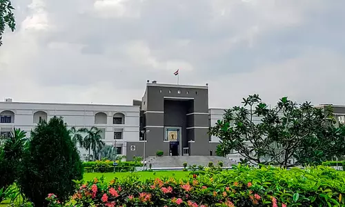 അഹ്മദാബാദ് സ്ഫോടനക്കേസ്: മലയാളികൾ ഉൾപ്പെടെ പ്രതികളുടെ വധശിക്ഷ ശരിവെച്ച് ഗുജറാത്ത് ഹൈകോടതി അഹ്മദാബാദ് സ്ഫോടനക്കേസ്: മലയാളികൾ ഉൾപ്പെടെ പ്രതികളുടെ വധശിക്ഷ ശരിവെച്ച് ഗുജറാത്ത് ഹൈകോടതി