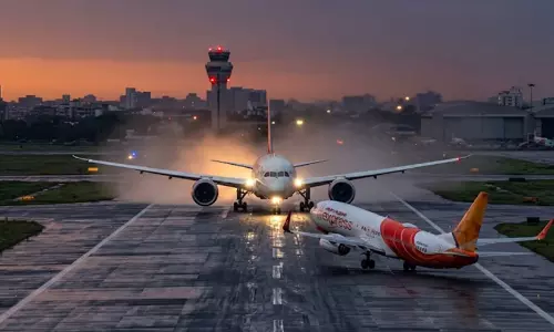 റൺവേയിൽ നേർക്കുനേർ വന്ന് എയർ ഇന്ത്യയും എയർ ഇന്ത്യ എക്സ്പ്രസും; മുംബൈ വിമാനത്താവളത്തിൽ ഒഴിവായത് വൻ ദുരന്തം