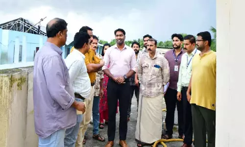 മേൽക്കൂര തകര്‍ന്ന സ്കൂൾ കെട്ടിടം കലക്ടര്‍ സന്ദര്‍ശിച്ചു
