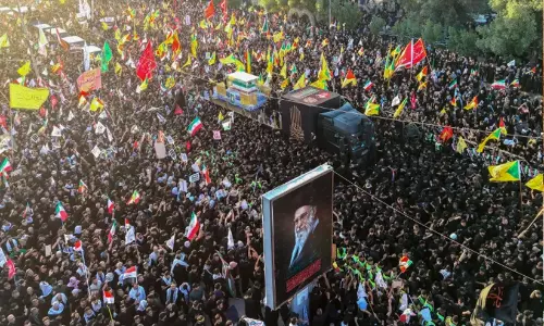 ഖാംനഈയുടെ സംസ്കാര ചടങ്ങുകൾ ഇറാഖിലും; നജഫിലേക്ക് ഒഴുകിയത് പതിനായിരങ്ങൾ, സംസ്കാരം നാളെ ഇറാനിലെ മഷ്ഹദിൽ ഖാംനഈയുടെ സംസ്കാര ചടങ്ങുകൾ ഇറാഖിലും; നജഫിലേക്ക് ഒഴുകിയത് പതിനായിരങ്ങൾ, സംസ്കാരം നാളെ ഇറാനിലെ മഷ്ഹദിൽ