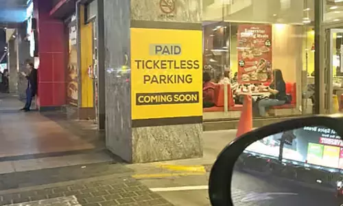 യാസ് ഐലന്ഡിലെ മൂന്ന് പ്രധാന കേന്ദ്രങ്ങളില് ടിക്കറ്റില്ലാ പെയ്ഡ് പാര്ക്കിങ് യാസ് ഐലന്ഡിലെ മൂന്ന് പ്രധാന കേന്ദ്രങ്ങളില് ടിക്കറ്റില്ലാ പെയ്ഡ് പാര്ക്കിങ്
