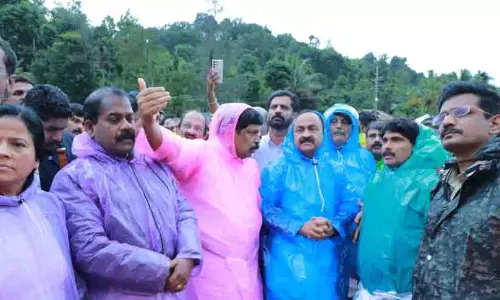 കള്ളാടി മണ്ണിടിച്ചിൽ; ദുരന്തമുഖവും ദുരിതാശ്വാസ കേന്ദ്രവും സന്ദർശിച്ച് മുഖ്യമന്ത്രി
