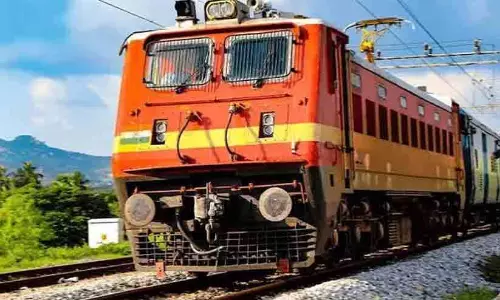 ഓണം പ്രത്യേക ട്രെയിനുകൾ; ഇന്നുമുതൽ റിസർവ് ചെയ്യാം ഓണം പ്രത്യേക ട്രെയിനുകൾ; ഇന്നുമുതൽ റിസർവ് ചെയ്യാം