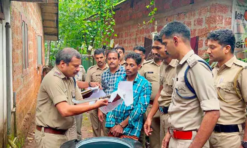 മധ്യവയസ്കനെ വെട്ടിക്കൊന്ന സംഭവം: പ്രതി പിടിയിൽ മധ്യവയസ്കനെ വെട്ടിക്കൊന്ന സംഭവം: പ്രതി പിടിയിൽ